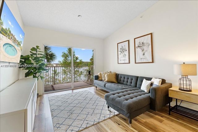 5065 Wiles Rd 308, Coconut Creek, FL 33073