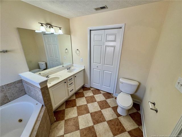 1750-202 Renwick Drive, Fayetteville, NC 28304