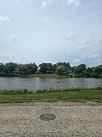 340 Klein Creek Court 5E, Carol Stream, IL 60188