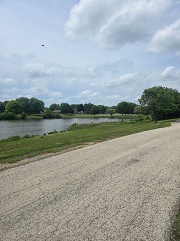 340 Klein Creek Court 5E, Carol Stream, IL 60188