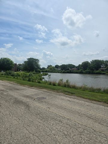 340 Klein Creek Court 5E, Carol Stream, IL 60188