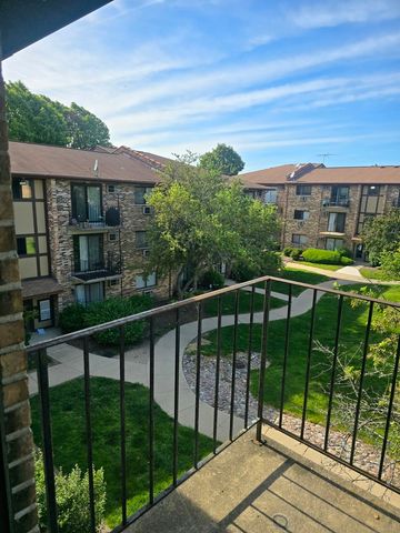 340 Klein Creek Court 5E, Carol Stream, IL 60188