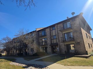 340 Klein Creek Court 5E, Carol Stream, IL 60188