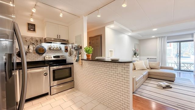 80 High St 101, Dedham, MA 02026