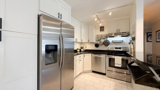 80 High St 101, Dedham, MA 02026