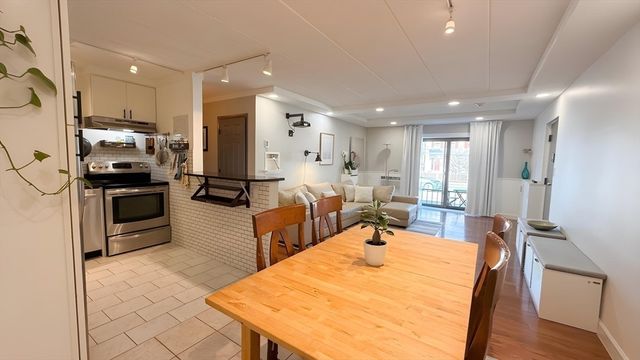 80 High St 101, Dedham, MA 02026