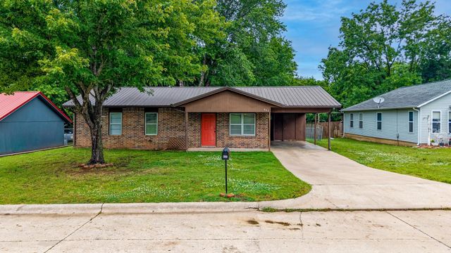 607 E 4th Place, Grove, OK 74344