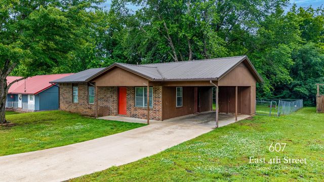 607 E 4th Place, Grove, OK 74344