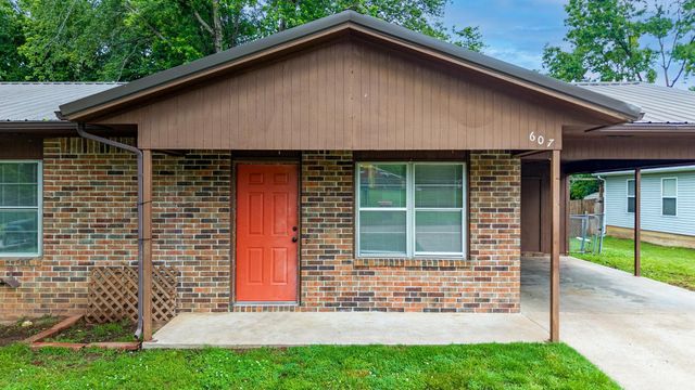 607 E 4th Place, Grove, OK 74344