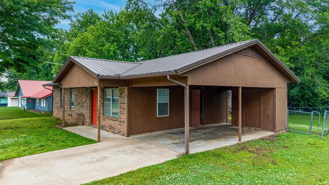 607 E 4th Place, Grove, OK 74344