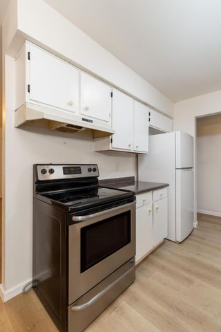 607 E 4th Place, Grove, OK 74344