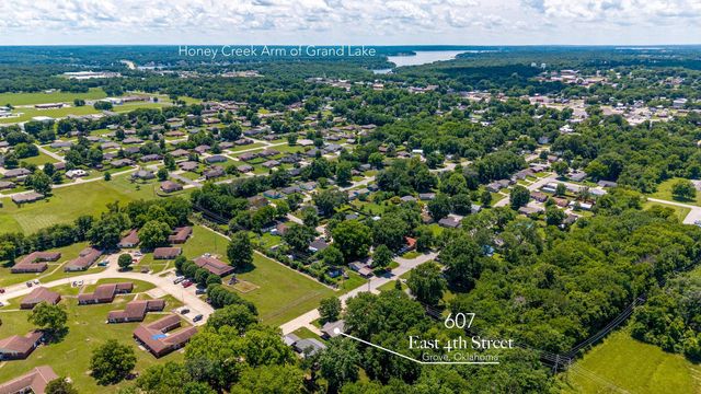 607 E 4th Place, Grove, OK 74344