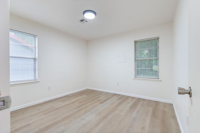 607 E 4th Place, Grove, OK 74344