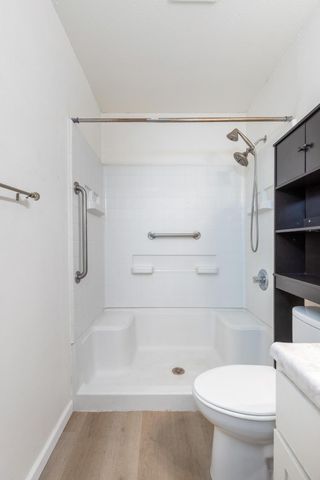 607 E 4th Place, Grove, OK 74344