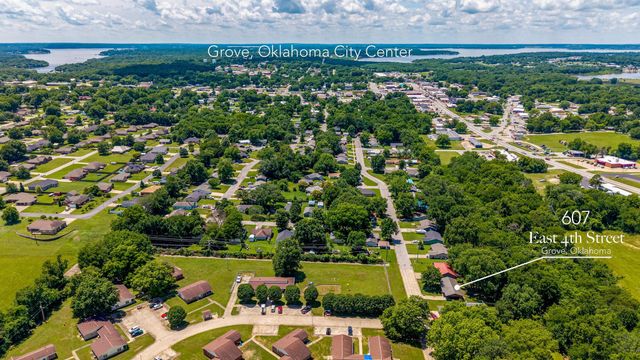 607 E 4th Place, Grove, OK 74344