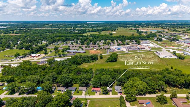 607 E 4th Place, Grove, OK 74344