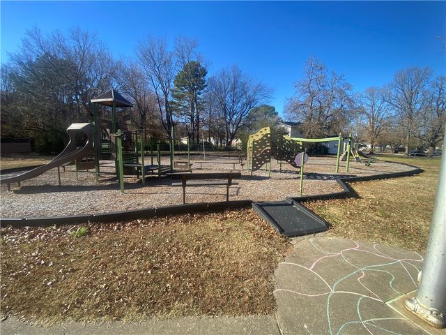 5 S Pollard Avenue, Fayetteville, AR 72701