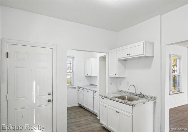 64 Glendale Street, Highland Park, MI 48203