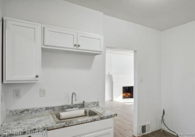 64 Glendale Street, Highland Park, MI 48203