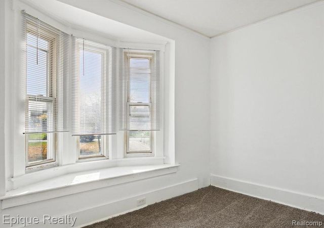 64 Glendale Street, Highland Park, MI 48203