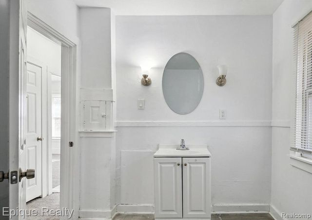 64 Glendale Street, Highland Park, MI 48203
