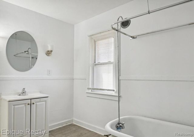 64 Glendale Street, Highland Park, MI 48203