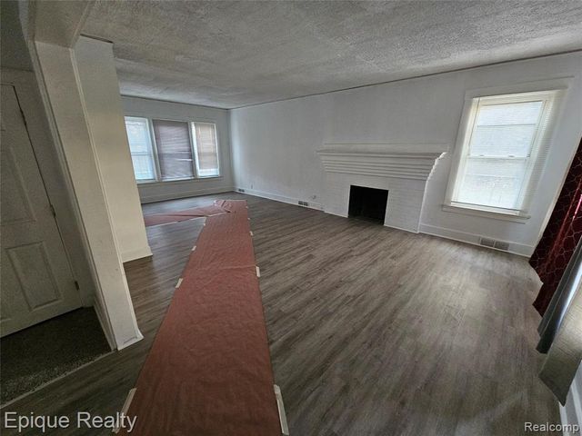 64 Glendale Street, Highland Park, MI 48203