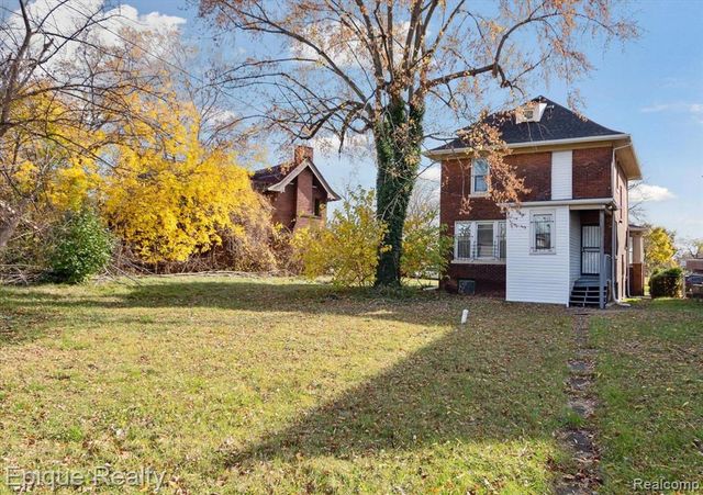 64 Glendale Street, Highland Park, MI 48203
