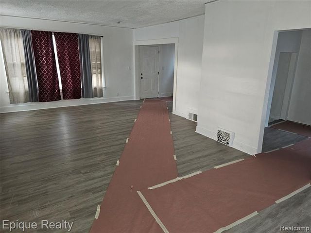 64 Glendale Street, Highland Park, MI 48203