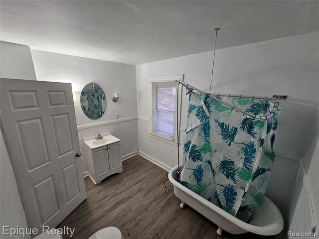 64 Glendale Street, Highland Park, MI 48203