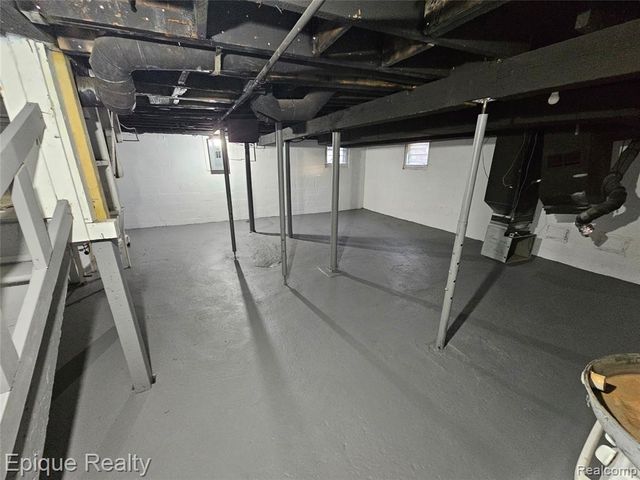 64 Glendale Street, Highland Park, MI 48203