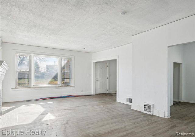 64 Glendale Street, Highland Park, MI 48203