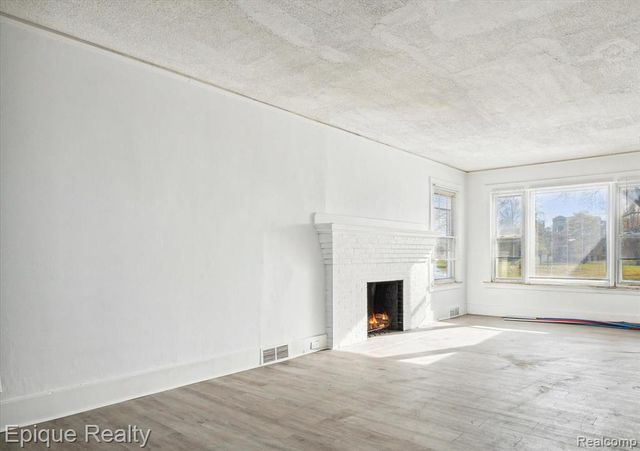 64 Glendale Street, Highland Park, MI 48203