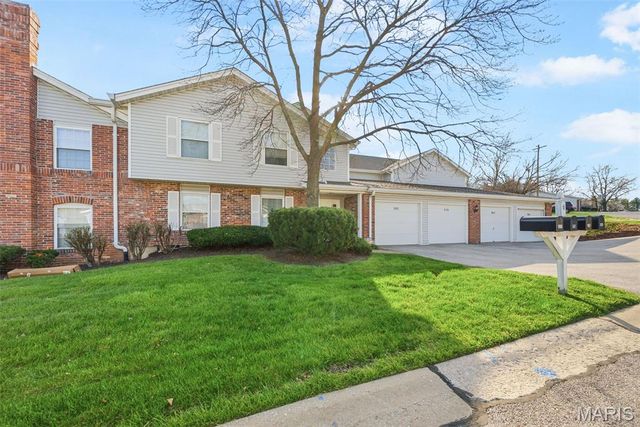978 Windstream Drive 39, St Peters, MO 63376