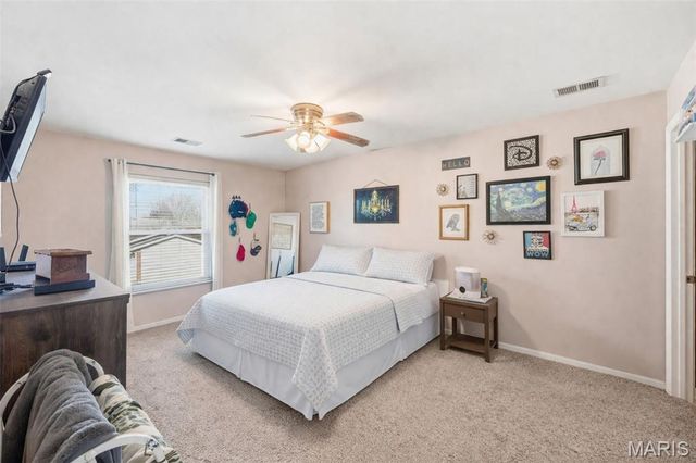 978 Windstream Drive 39, St Peters, MO 63376