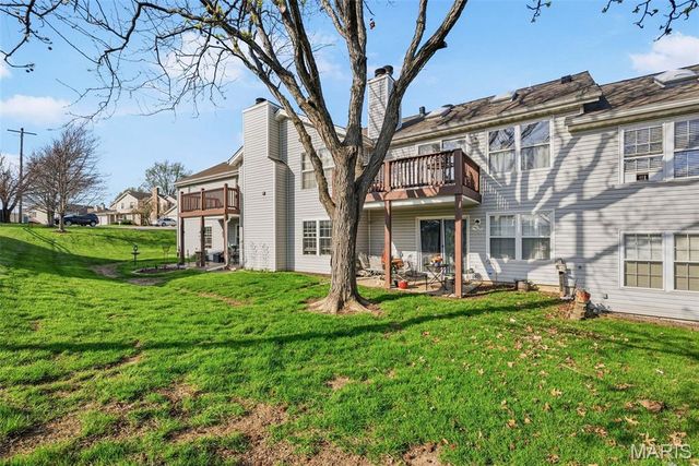 978 Windstream Drive 39, St Peters, MO 63376
