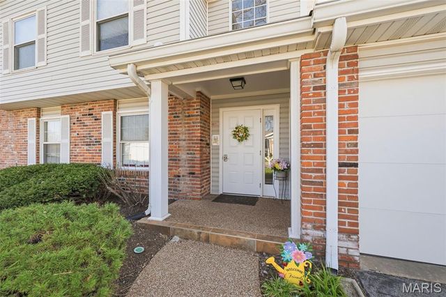 978 Windstream Drive 39, St Peters, MO 63376