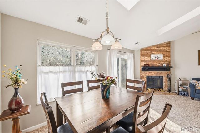 978 Windstream Drive 39, St Peters, MO 63376
