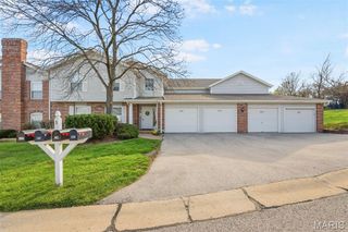 978 Windstream Drive 39, St Peters, MO 63376