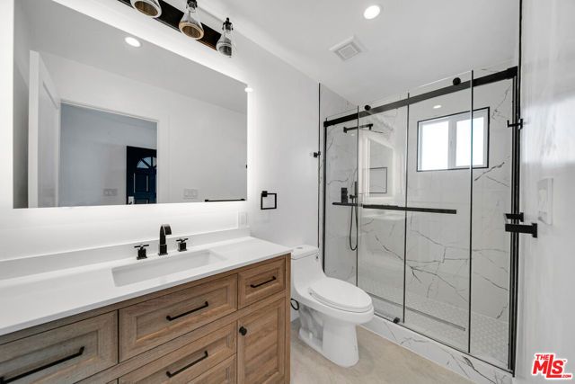 23500 Aetna Street, Woodland Hills (los Angeles), CA 91367