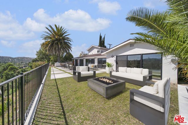 23500 Aetna Street, Woodland Hills (los Angeles), CA 91367