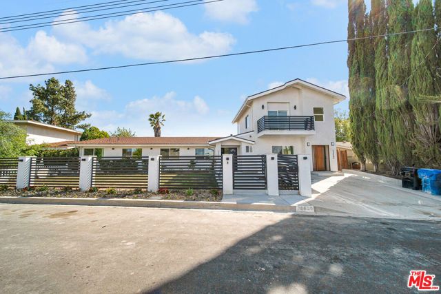 23500 Aetna Street, Woodland Hills (los Angeles), CA 91367