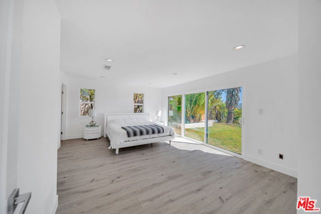 23500 Aetna Street, Woodland Hills (los Angeles), CA 91367