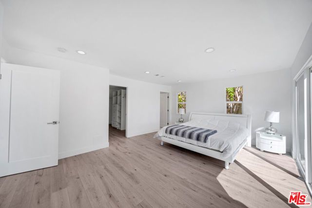 23500 Aetna Street, Woodland Hills (los Angeles), CA 91367