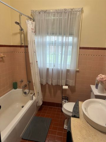 1412 29th Street, Moline, IL 61265