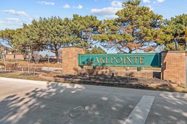 2116 Country Club Drive, St Clair Shores, MI 48082