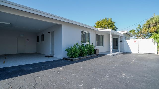 1905 NE 2ND Street 2, Pompano Beach, FL 33060