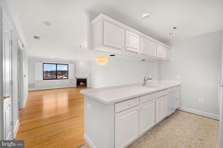 1050 N STUART ST #817, Arlington, VA 22201