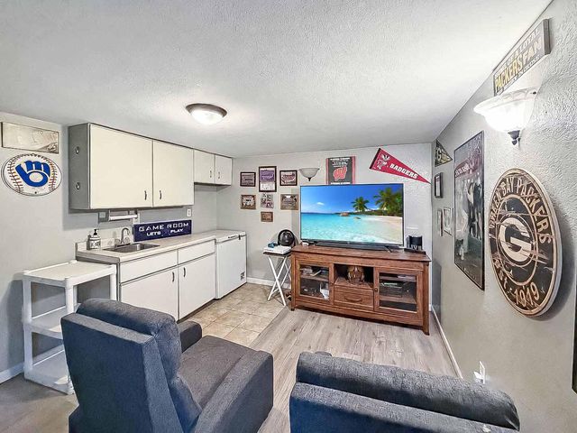 2306 Pleasant AVENUE, New Holstein, WI 53061