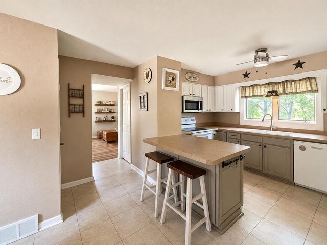 2306 Pleasant AVENUE, New Holstein, WI 53061